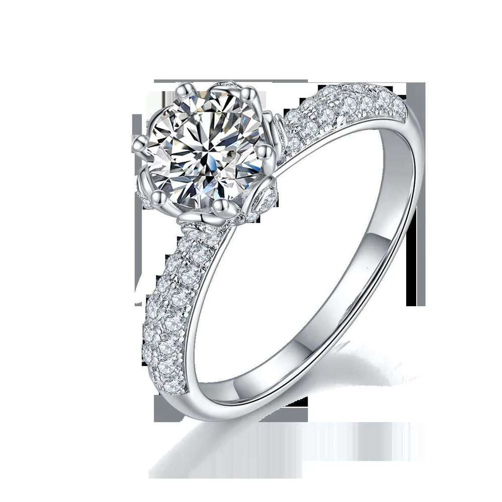 Engagement ring, gold-plated jewelry ring, made of gold, high-quality, set with sapphire gemstone , 6.5 millimeters in diameter.