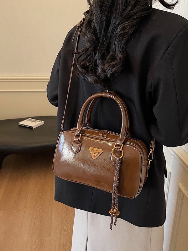 High - end Small Bags for Women, New Styles in Autumn and Winter Hand - held Pillow Bags Retro Stylish Versatile Suitable for Commuting Cross - body B
