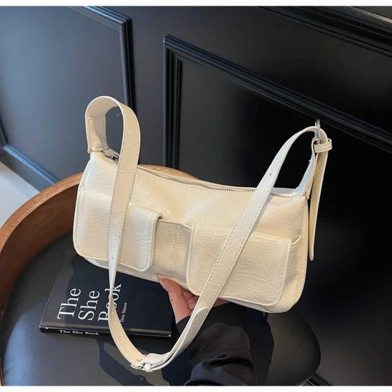 Elegant Leather Messenger Bag For Women Crossbody Shoulder Carry Option Luxury Brand Handbag ClassicW251115