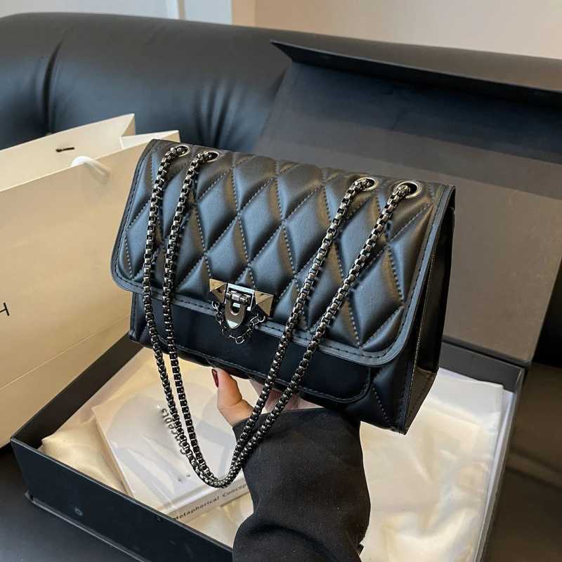 Diamond chain small square bag fashion new ladies shoulder bag simple Joker flip bag large capacity womens chain diagonal bagW251115