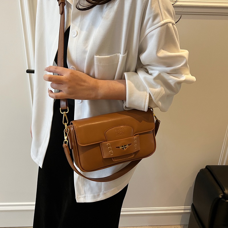 designer bag 2025 The same style handbag handheld shoulder bag underarm crossbody bag Fashionable and versatile niche Retro and mini