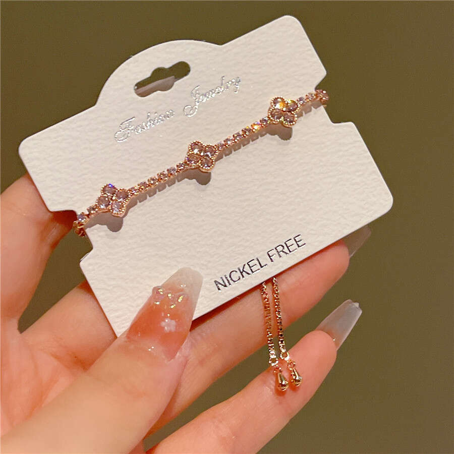 Clover bracelet 2023 High Grade Pink Four Leaf Rope Beautiful Girl Hand Jewelry J1102