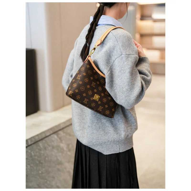 High-End Womens Shoulder Bag Made Of Premium Leather With Trendy Paris Vintage Daily LookW251115