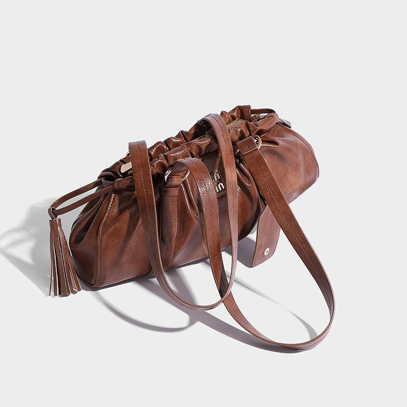 designer bag 2025 new Niche malard retro soft leather underarm bag trendy cool and sassy pleated hand-held shoulder bag for autumn and winter