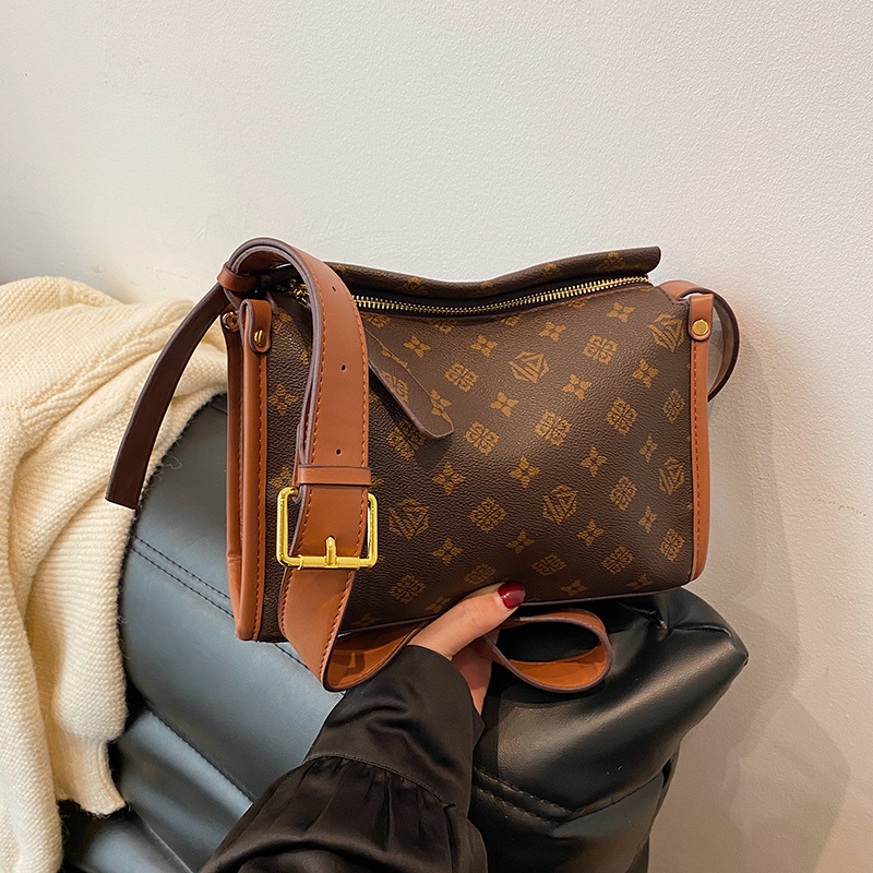 Free shipping bag womens new commuter bag printed shoulder bag oblique span small square bag pillow bag