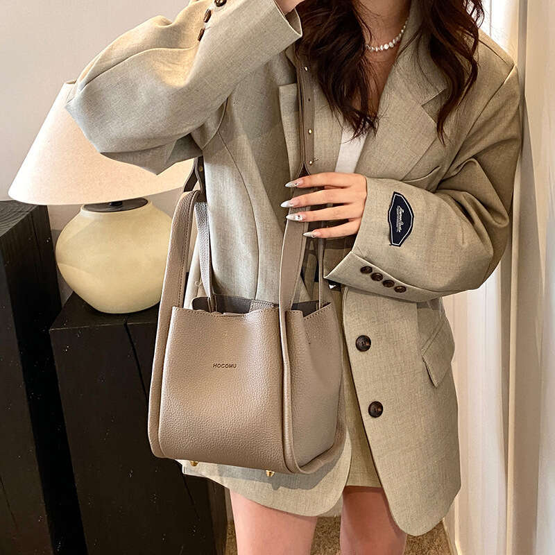 Female baozi mother 2025 winter new Korean version vegetable basket simple handbag soft leather shoulder diagonal cross bucket bag
