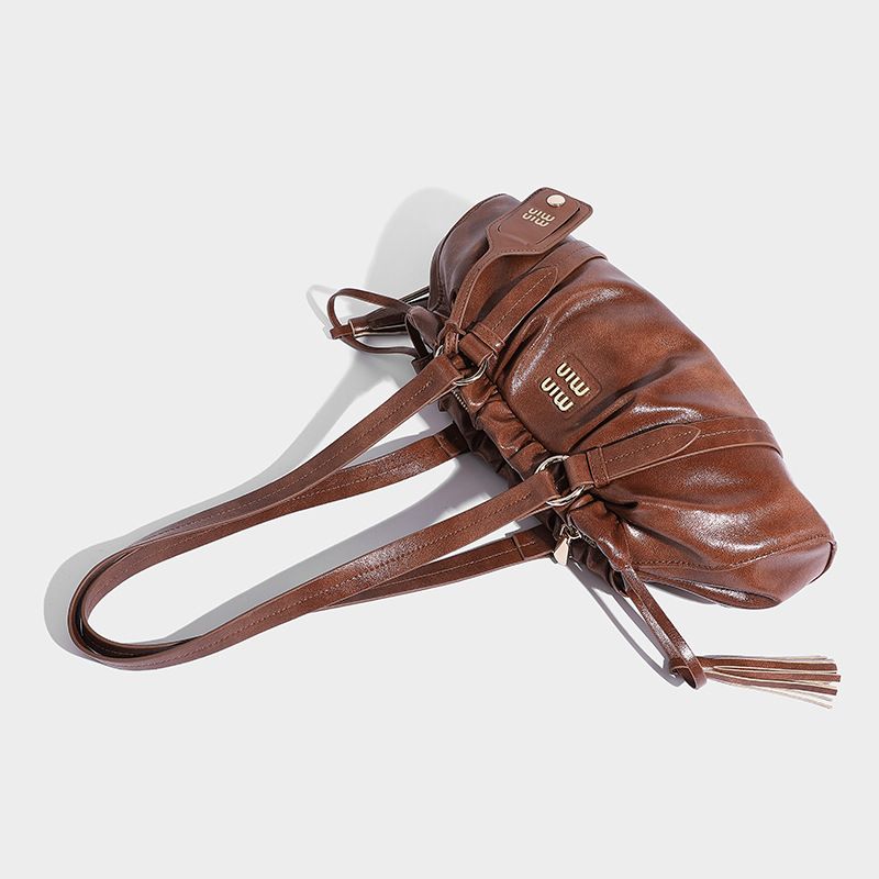 designer bag 2025 new Niche malard retro soft leather underarm bag trendy cool and sassy pleated hand-held shoulder bag for autumn and winter