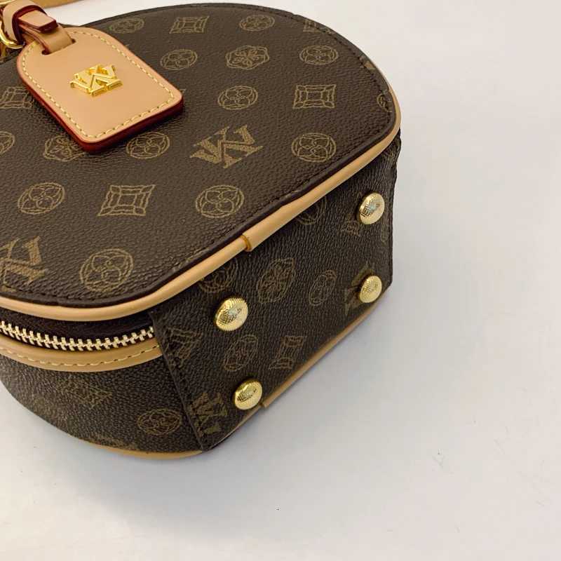 Chic Crossbody Bag For Women In Durable Leather Shoulder Handbags With Luxury Brand By Famous DesignerW251115