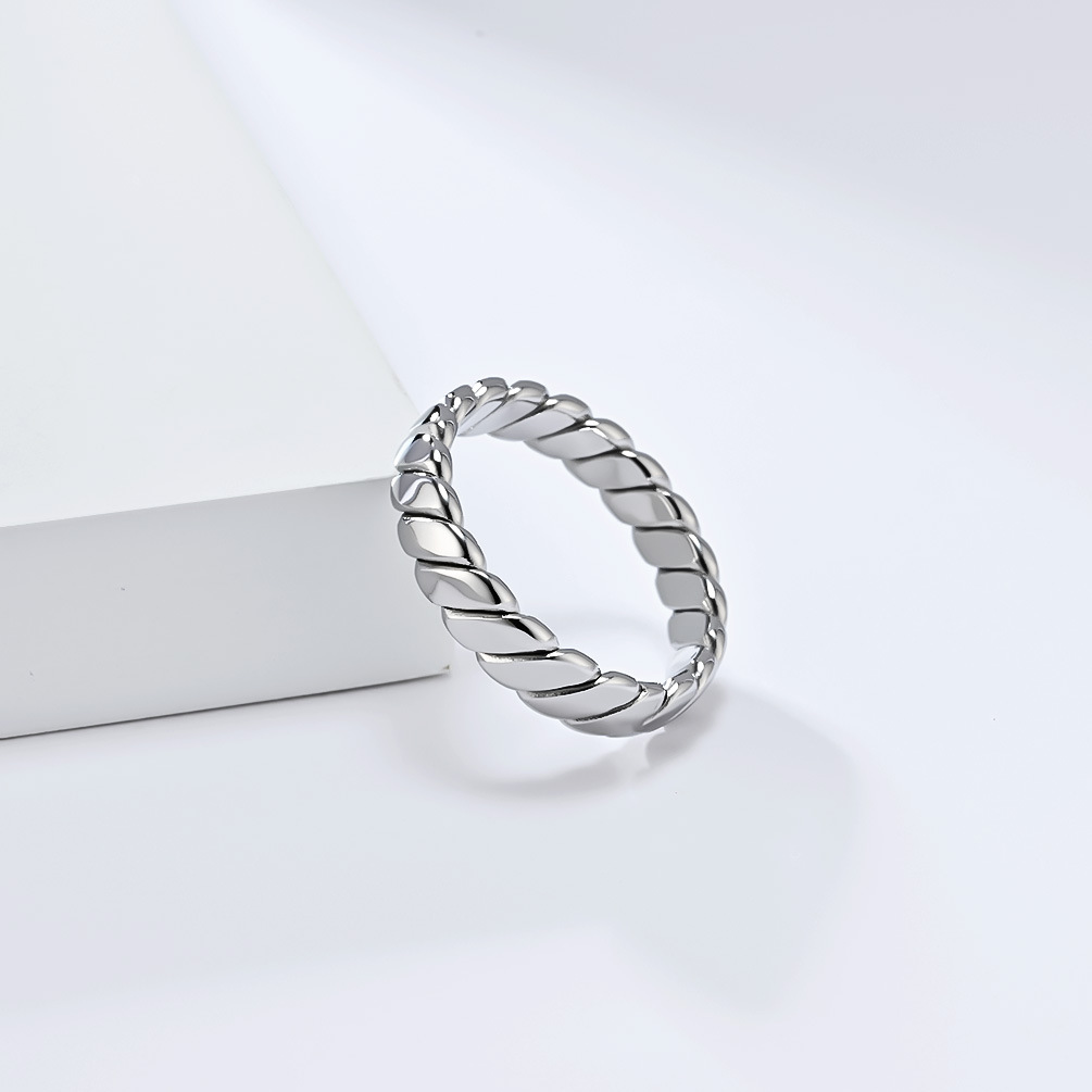 Light Luxury Women's Titanium Steel Ring with 18K Gold Plate - Unique Geometric Design