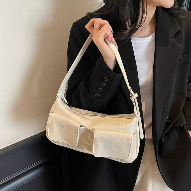 Elegant Leather Messenger Bag For Women Crossbody Shoulder Carry Option Luxury Brand Handbag ClassicW251115
