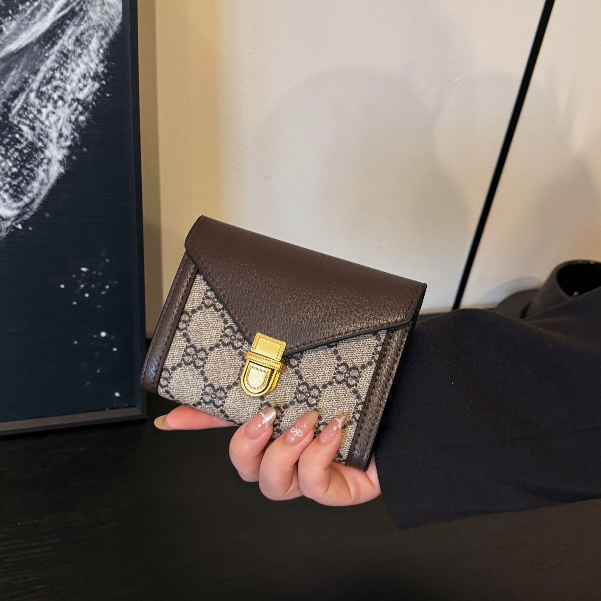 Multifunctional luxury new fashionable designer women's coin purse with lock and card slots, cardholder wallet, men's vintage wallet.