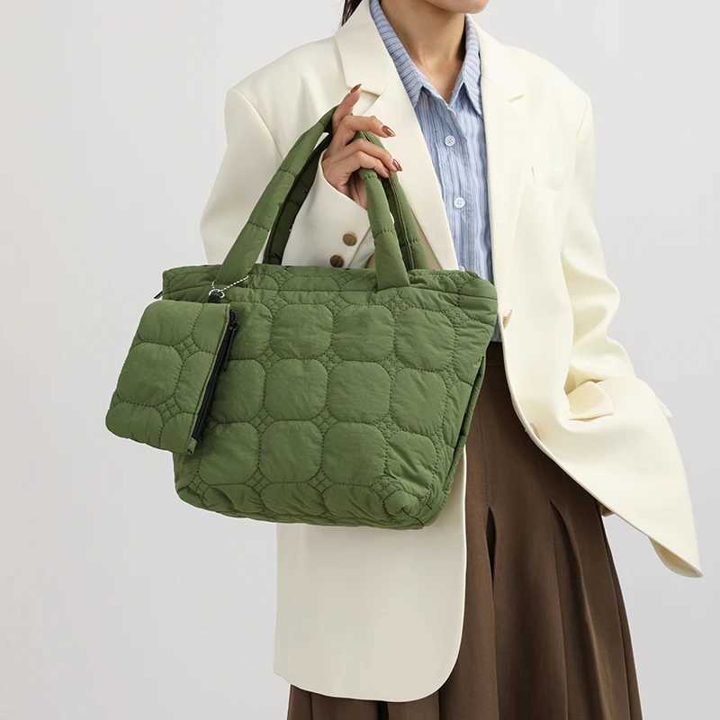 2025 New Fall/Winter Commuter Shoulder Bag Womens Outdoor Travel Large Retro Tote for Women Sport Shopping Training HandbagW251115