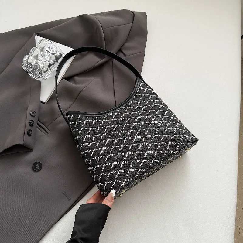 Korean Style Tote Bag for Women Puffed Goose Teeth Quilted Shoulder Bag Large Capacity Underarm Commuter BagW251115