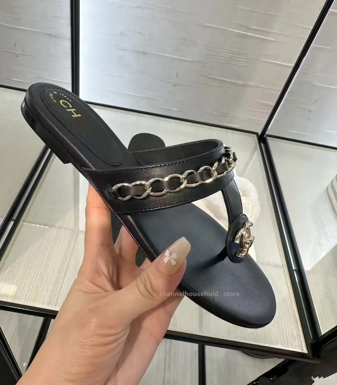 Paris 2025 New Luxury designer Beach Women Shoes cha Summer Sandal Woman Shoes Brands Flat T strap Outdoor holiday beach Ladies Sandals ff Flip flops c thong