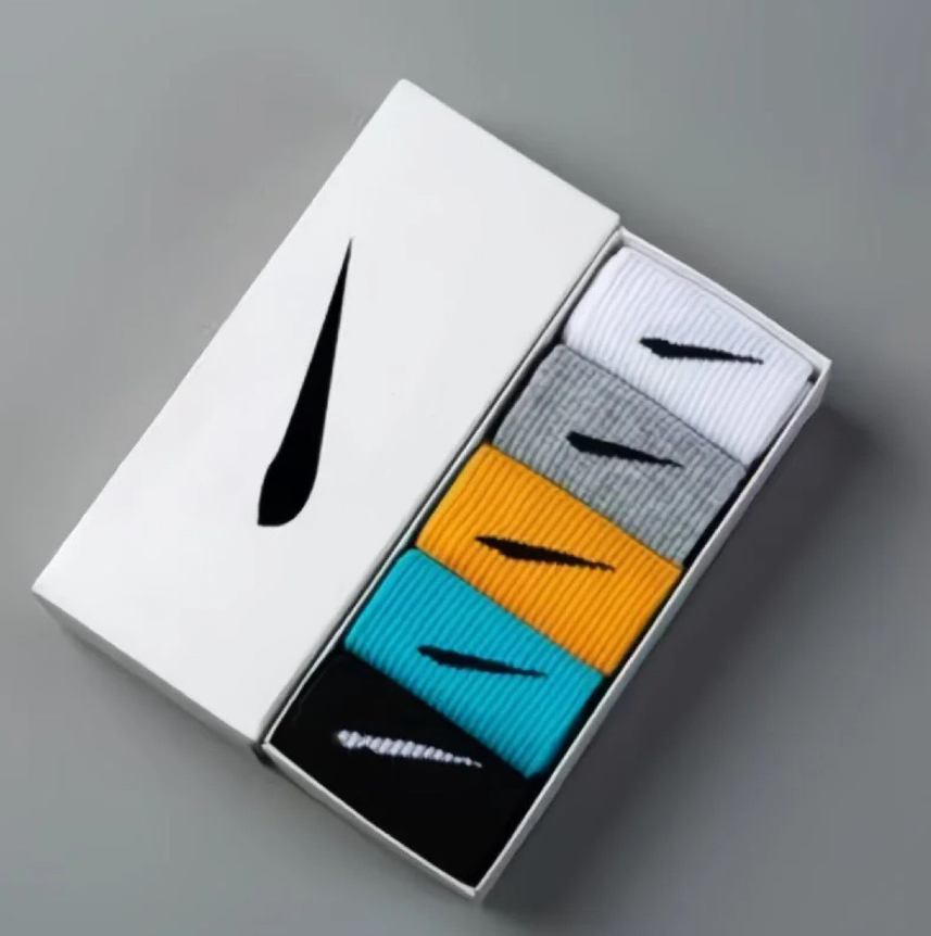 5 pairs/Designer low, medium and high waist solid color breathable cotton socks breathable cotton jogging, basketball, football and sports socks with box