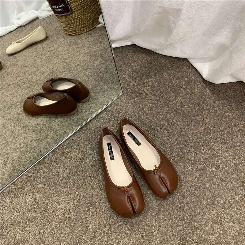 Japanese Style Tabi Ninja Shoes Women Cozy Leather Flats Split Hoof Toe Loafers Femme Mary Jeans Mocasines Ladies Ballerina Shoe