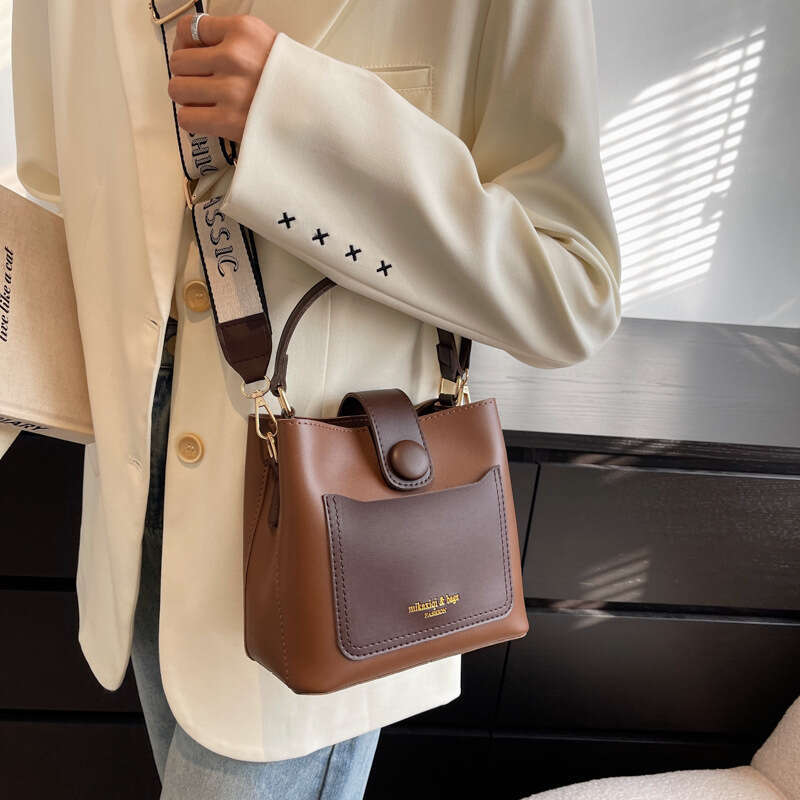 This year's popular 2025 new trend spring fashion hand-held single shoulder women's crossbody versatile bucket bag