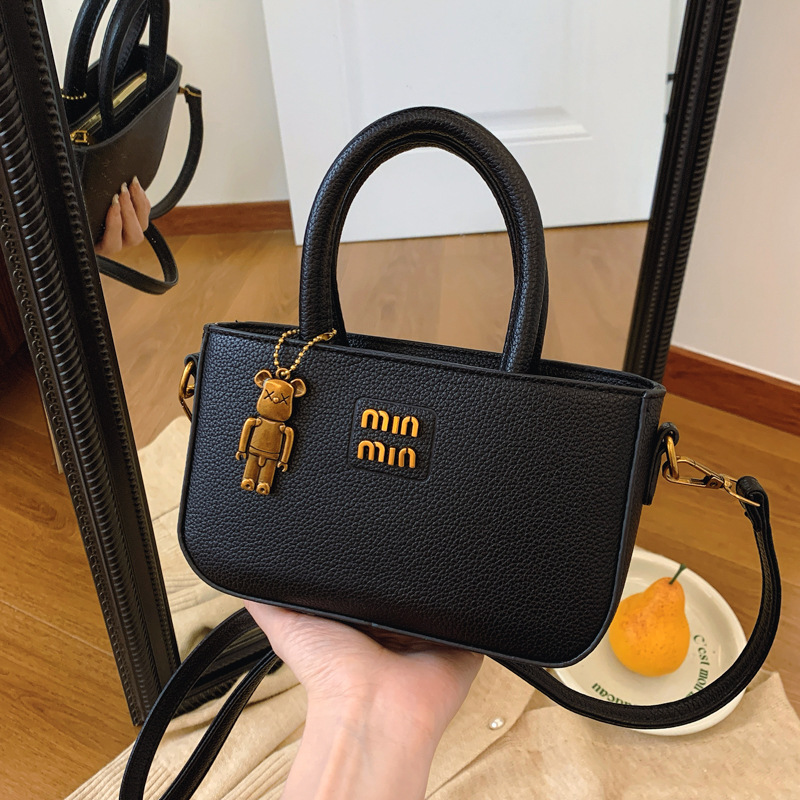 2025 New Arrival Trendy Premium Small Handbag Women Minimalist Letter Print Crossbody Bag Fashion Shoulder Square Bag