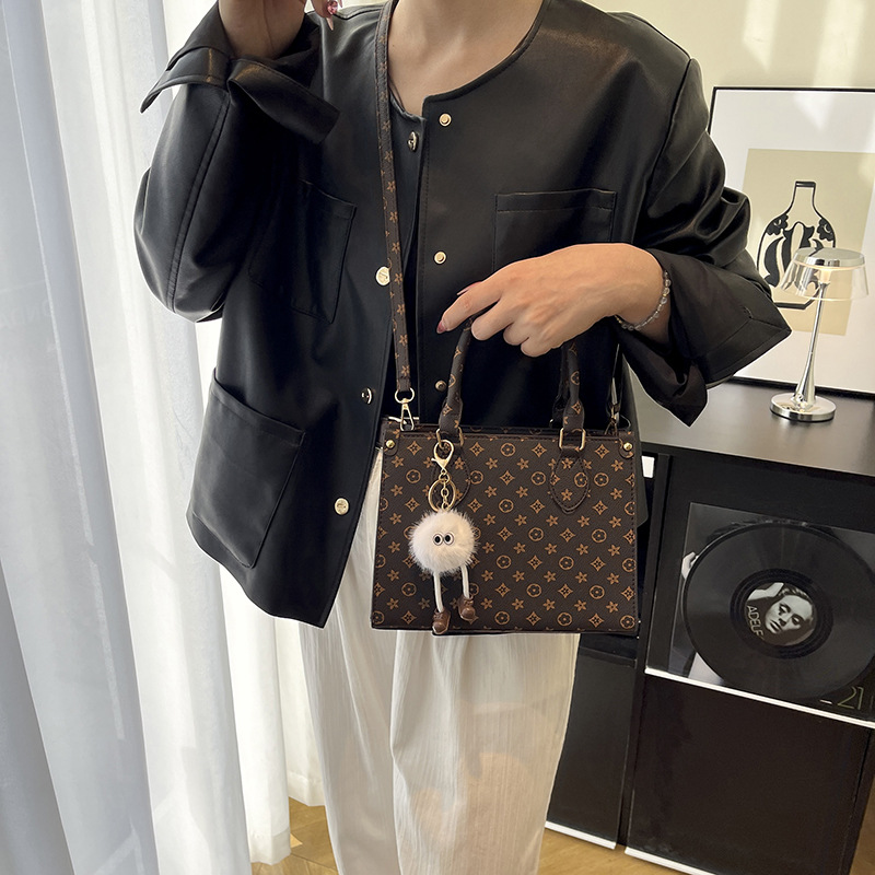 Free Shipping Designer Bag Women's New Fashion Versatile One Shoulder Crossbody Handbag Handbag Large Capacity Vintage Letter Embossing