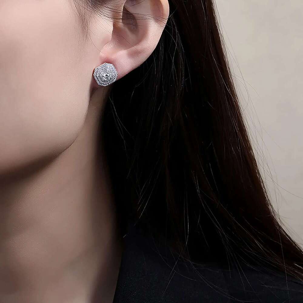 INZEN1 Pair of Women's Stud Earrings Set in Sier 0.8 Carat Moissanite Gift Wedding Engagement