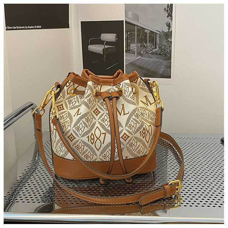 Bags cross-border new 2025 fashion European and American retro style letter splicing leather bucket bag handbagW251115