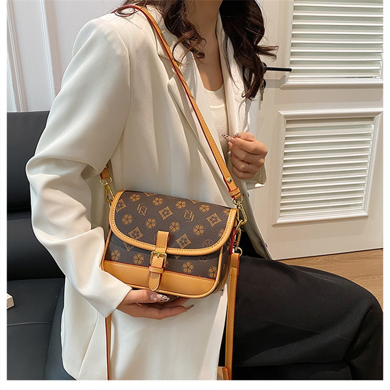 Shipping Designer Free Bag For Womens 2025 New French Stick Single Shoulder Underarm Saddle Hot Bag Simple Fashionable And Versatile