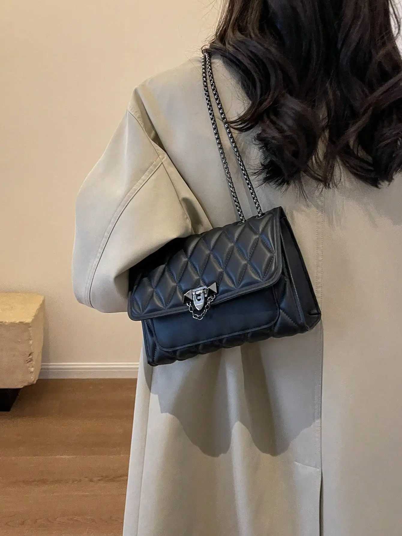 Fashionable Embossed Square Crossbody Bag Diamond Pattern Metal Chain Handbag All-Match Quilted Chain Bag Womens Classic PurseW251115