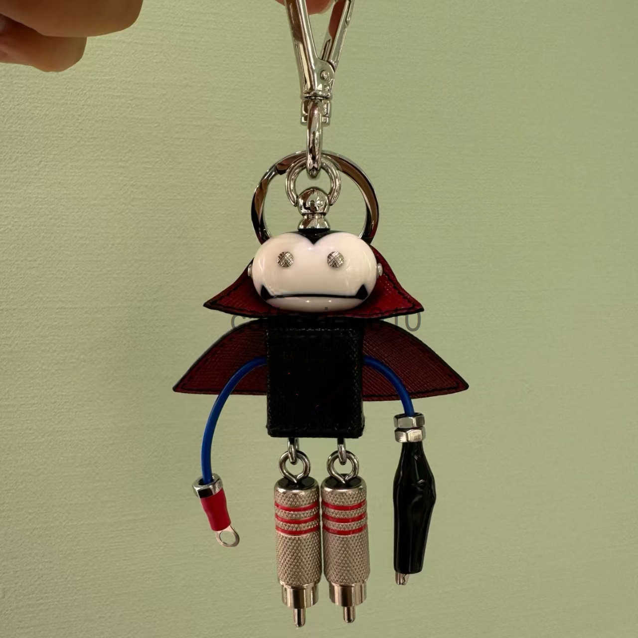 Robot pendant keychain leather bag hanging paired with artifact enamel emblem hanging decoration J250416