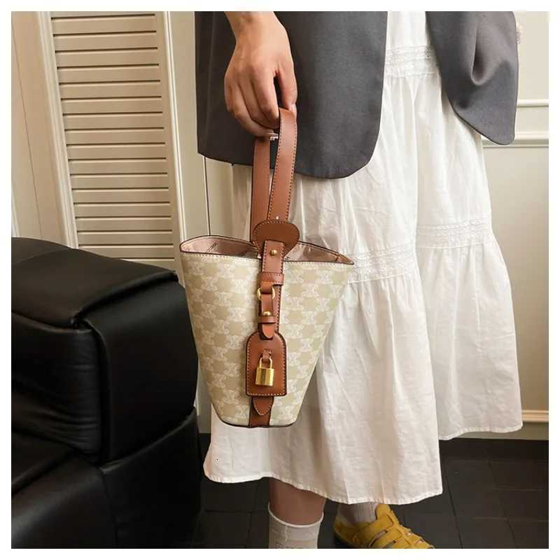 White Stylish Messenger Bag Crossbody Bag In Leather For Ladies By Luxury Brand Famous Designer Women HandbagW251115