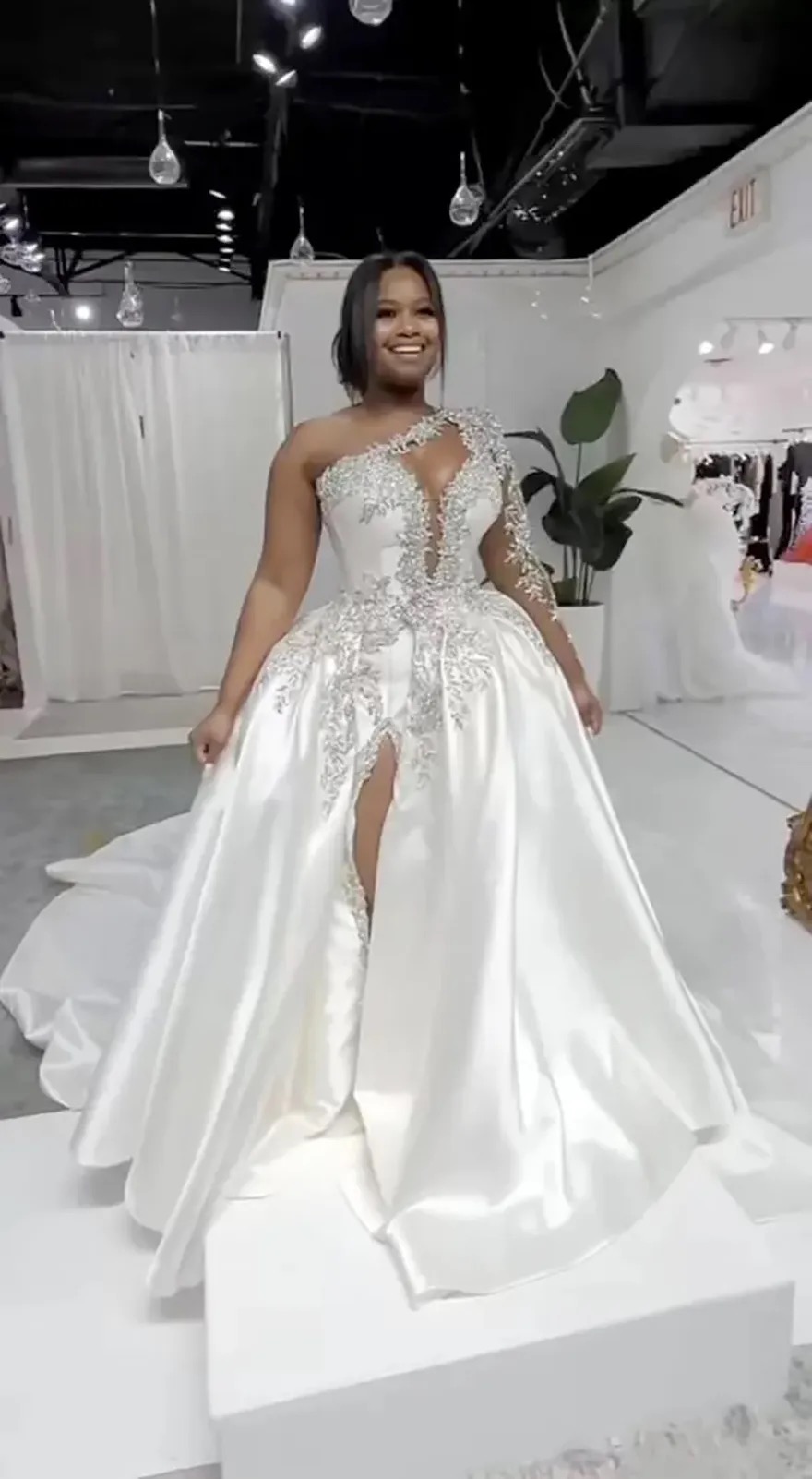Luxury Crystals High Split Wedding Dresses One Shoulder Bridal Gowns With Overskirt African Sexy Satin Court Train Custom Made Robe De Mariee Mb626 - view 7