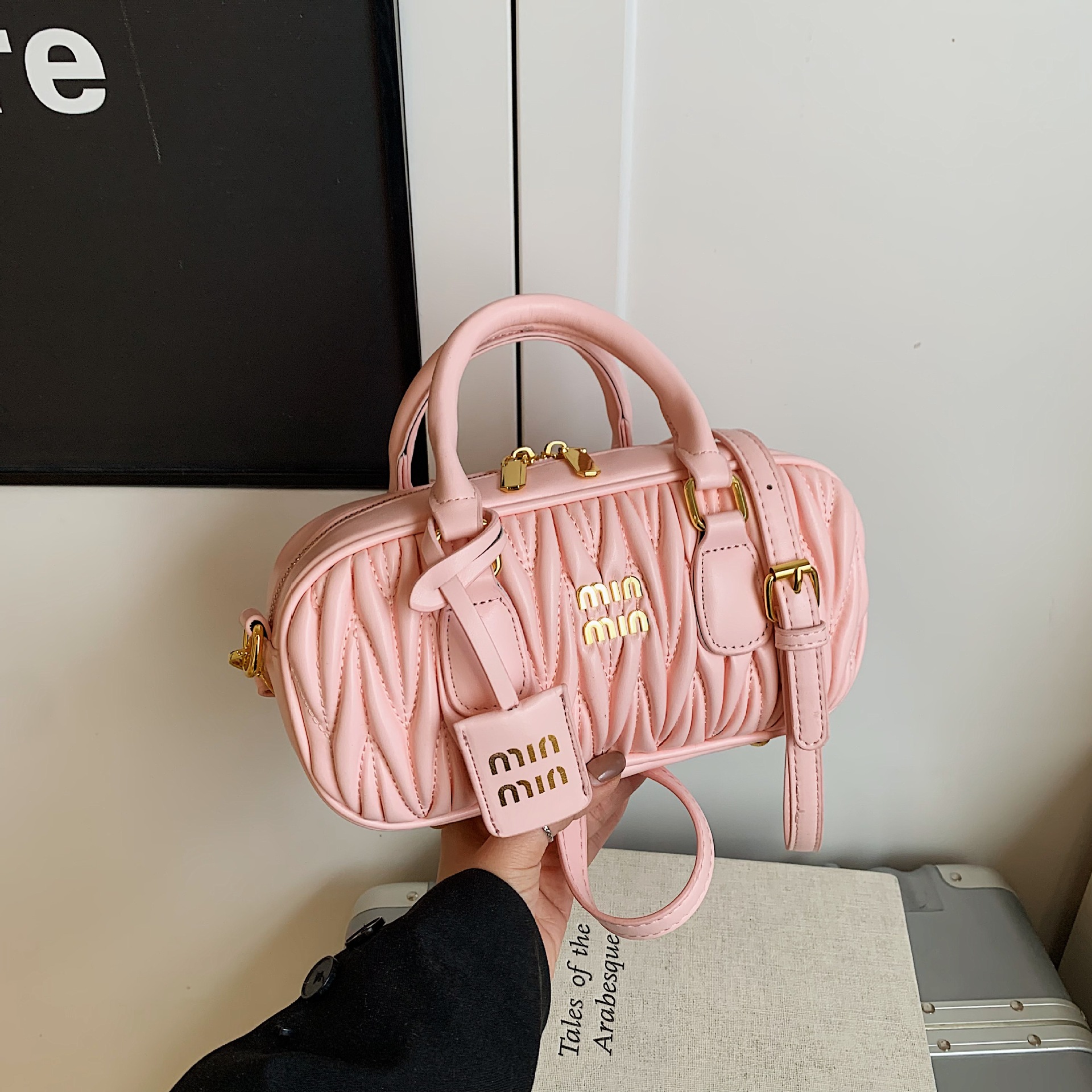designer bag 2025 Wrinkled handbag min's women's bag bowling fashion Shoulder crossbody small square pillow bag