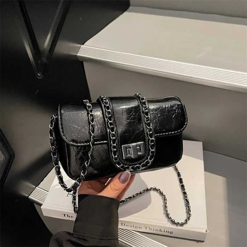 Vintage Inspired Leather Messenger Bag For Women With Crossbody Strap For Practical Daily UseW251115