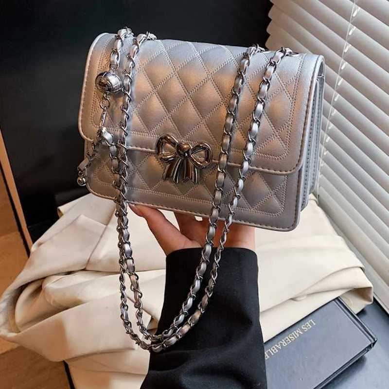 Versatile Bow Lock Chain Crossbody Bag Trendy Sewing Thread Stylish Small Square Bag Womens Autumn New Fashion Shoulder BagW251115