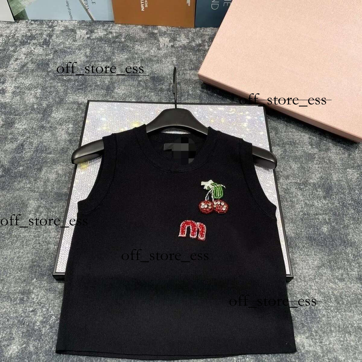 2025 AAA miuniu hot sales muimuu womens tanks top designer tank top women designer luxury vest sleeveless camis pure cotton muii muii knitted camisole a30