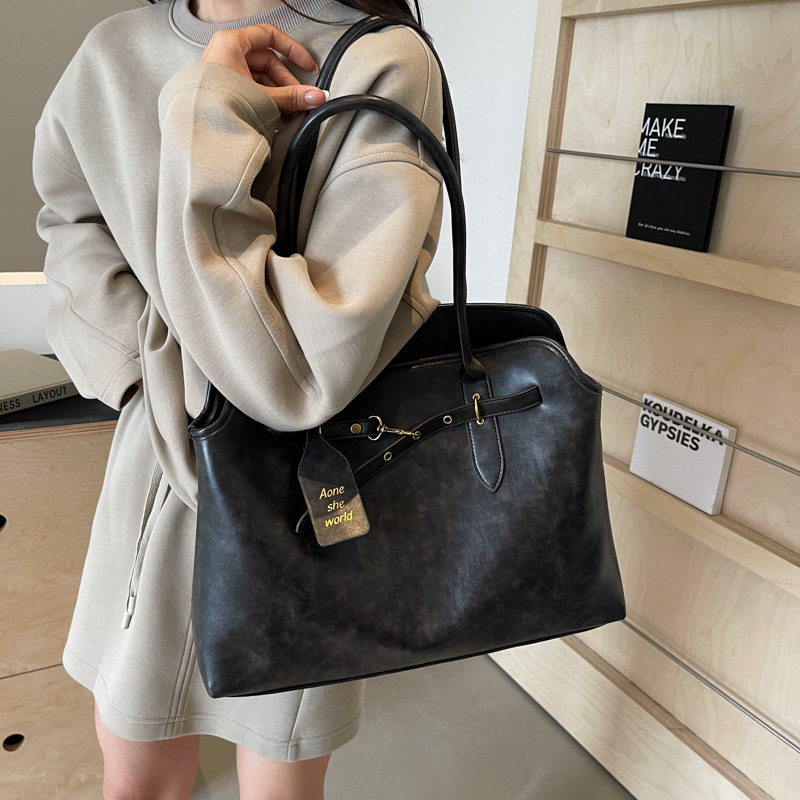 designer bag new Retro hand-held commuter bag, women's bag simple underarm bag high-end sense large capacity single shoulder bag
