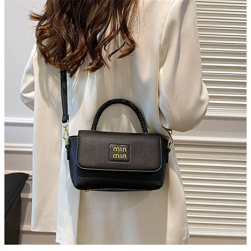 free shipping designer bag for womens 2025 New Handheld Shoulder Bag Commuter Bag Crossover Small Square Bag Luxury Fashionable for daily outfit