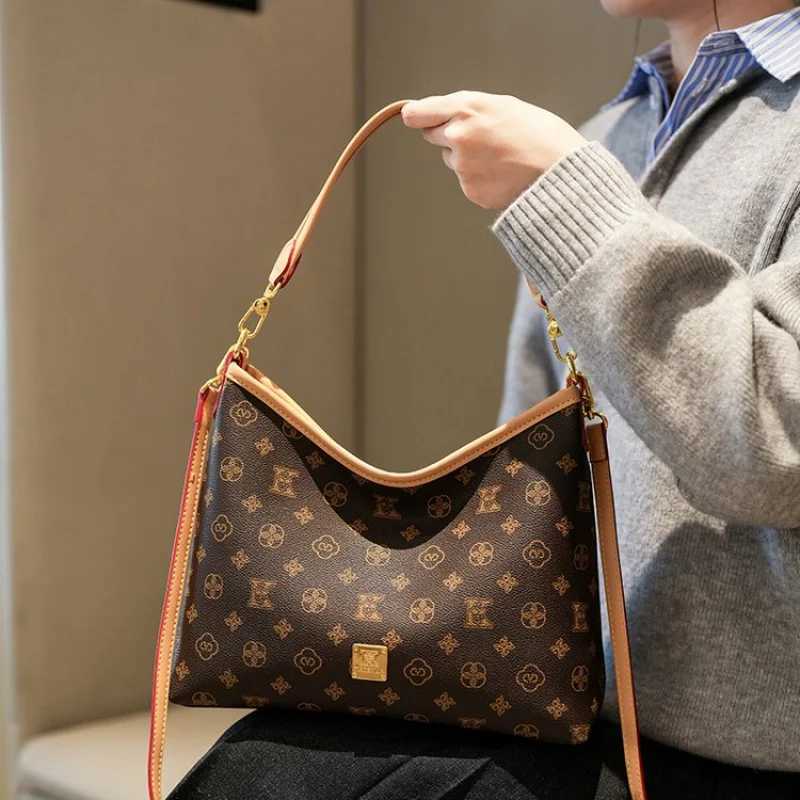 High-End Womens Shoulder Bag Made Of Premium Leather With Trendy Paris Vintage Daily LookW251115