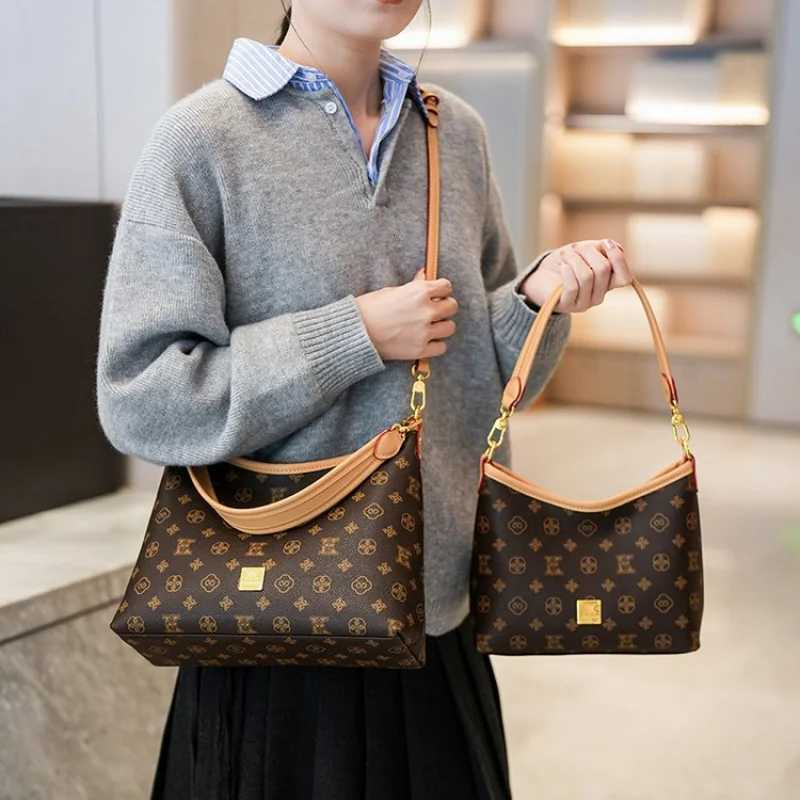 High-End Womens Shoulder Bag Made Of Premium Leather With Trendy Paris Vintage Daily LookW251115