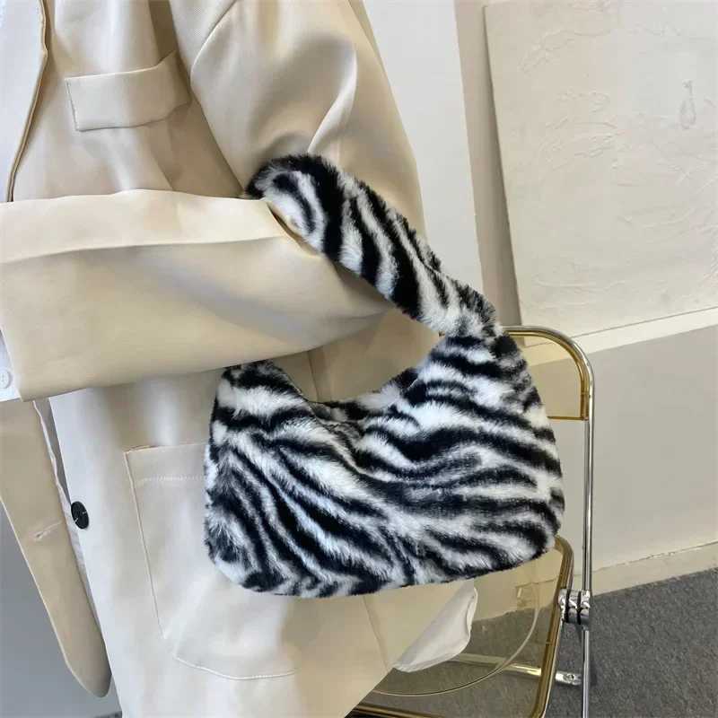 Y2k Korean Plush Leopard Pattern Womens Bag Underwear Bag Leopard Pattern Zebra Pattern Fluffy Handbag Small Wallet Handbag Z250416-1