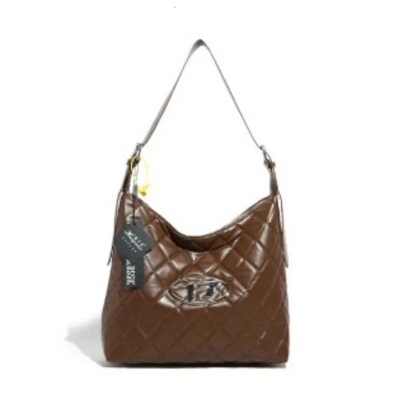 Versatile Womens Underarm Bag Exceptionally Adaptable Crossbody Shoulder Bag Retro Design For Business And Casual EnvironmentsW251115