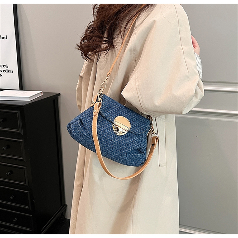 Designer free shipping designer womens 2025 new shoulder crossbody denim saddle bag versatile fashionable and simple for daily outfit
