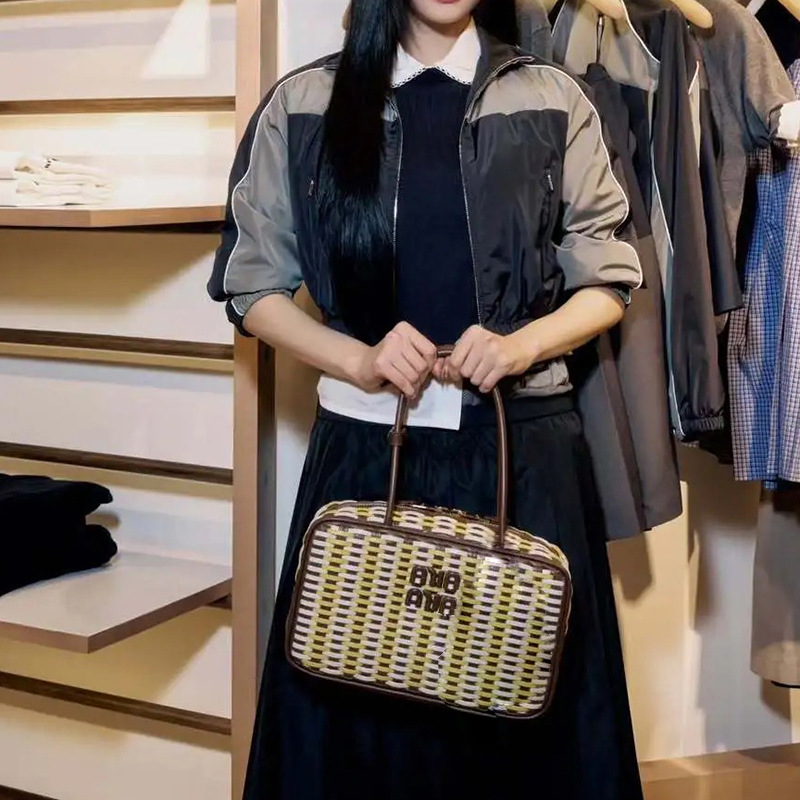 designer bag 2025 new All-match woven shoulder handbag underarm bag rope-woven briefcase tote bag resort style