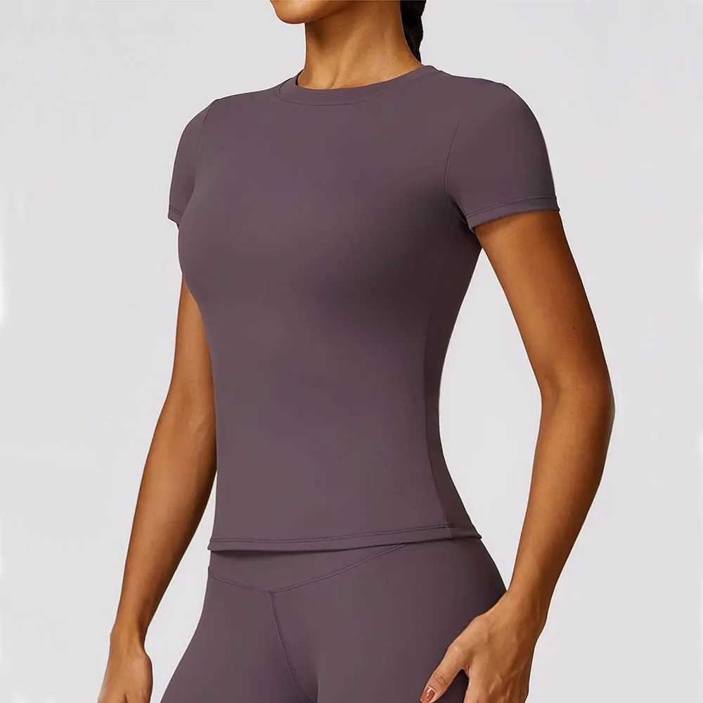 Sexy womens yoga top seamless sports T-shirt fitness clothing short sleeved yoga shirt running activity clothing sports top Z250415
