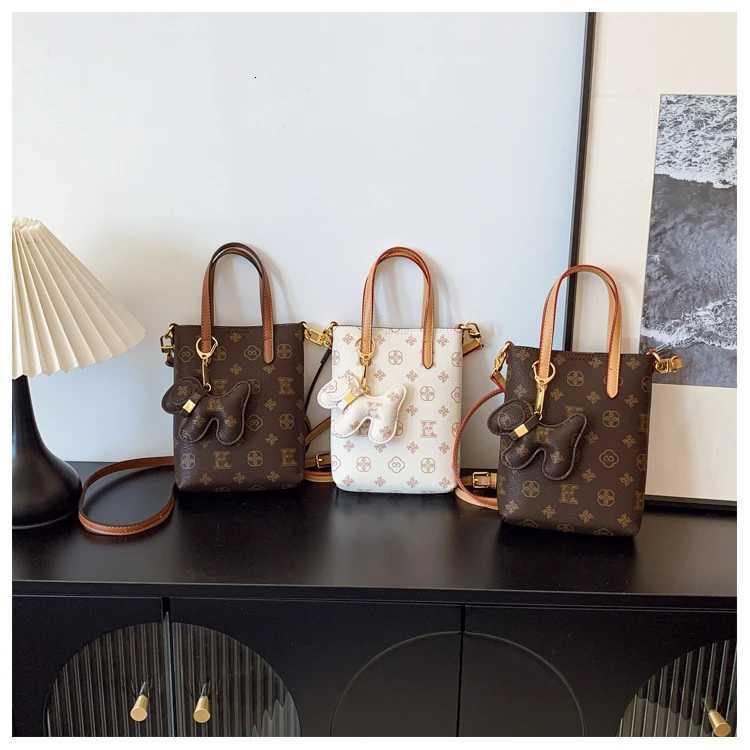 High-Quality Womens Leather Crossbody Bag From Famous Designer Luxury Brand Popular Classic Elegant Handbag for Stylish LadiesW251115