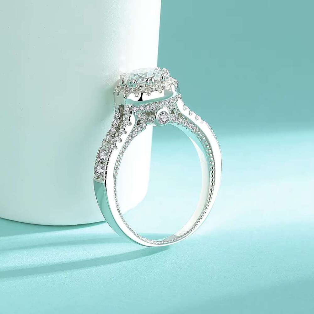 DHCollections Fashion Round Inlaid Dia 2 Cs Moissanite S Sterg Sier Wedding Proposal Gift Ring