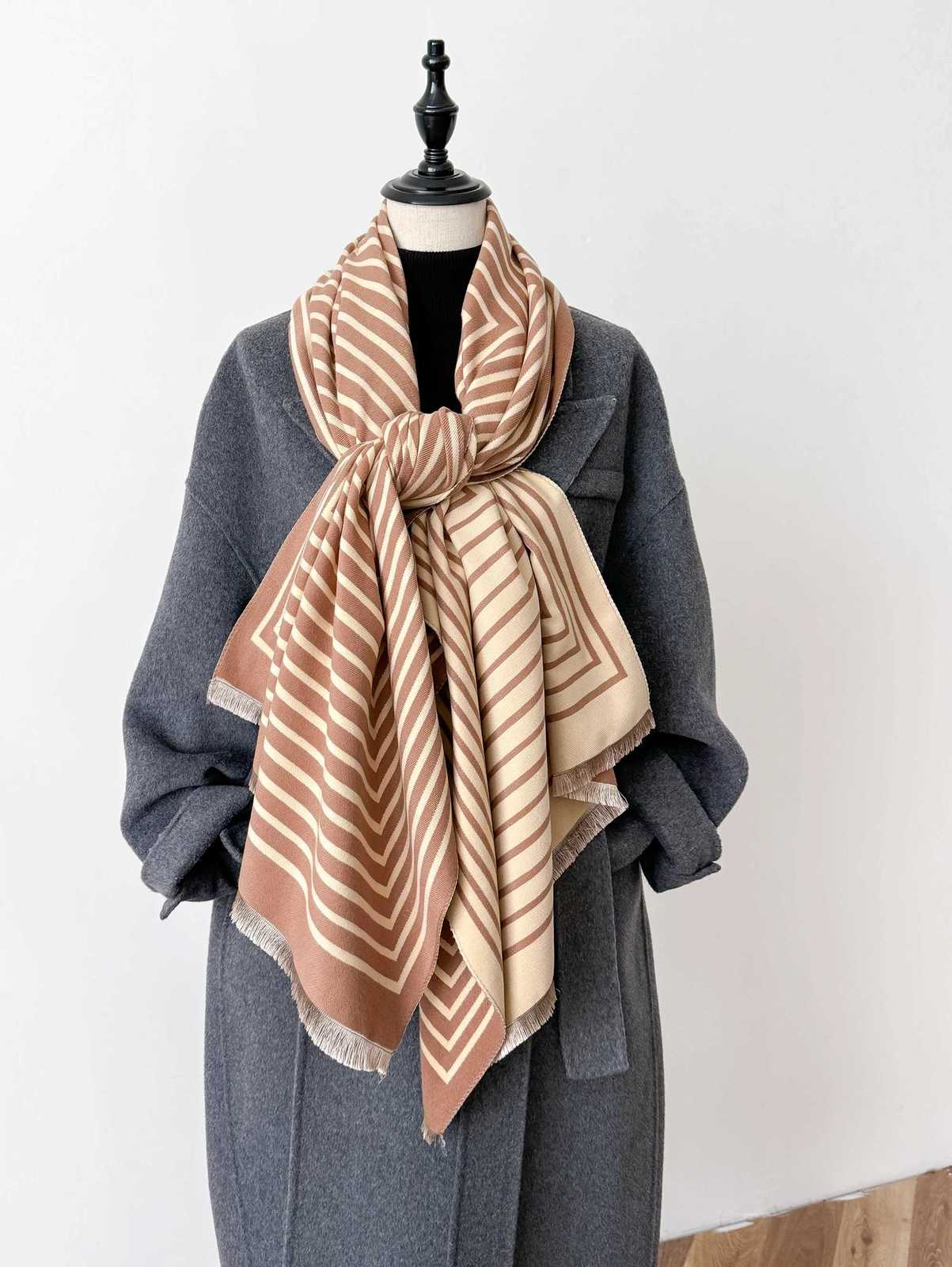 Luxury 2024 Winter Women Cashmere Scarf Thick Warm Pashmina Shawls Wraps Floral Jacquard Lady Blanket Echarpe Bufanda Female New Y251115