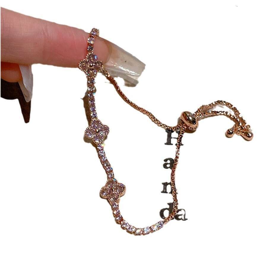 Clover bracelet 2023 High Grade Pink Four Leaf Rope Beautiful Girl Hand Jewelry J1102