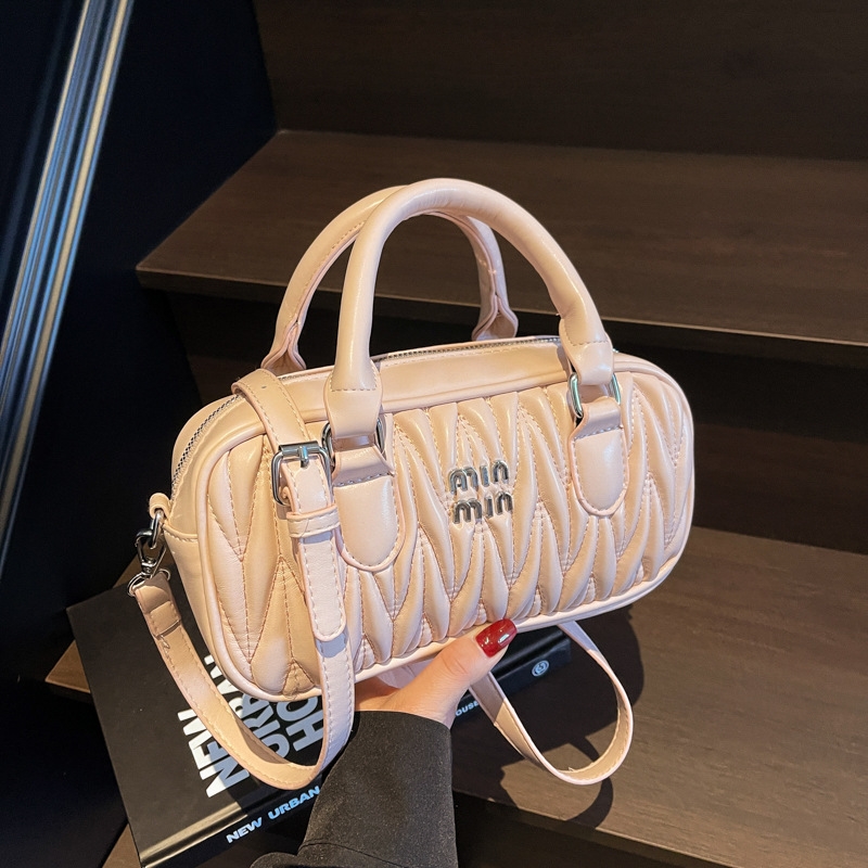 New spring and summer popular cross-body bagSenior sense of retro small bag women embroidered thread handbag