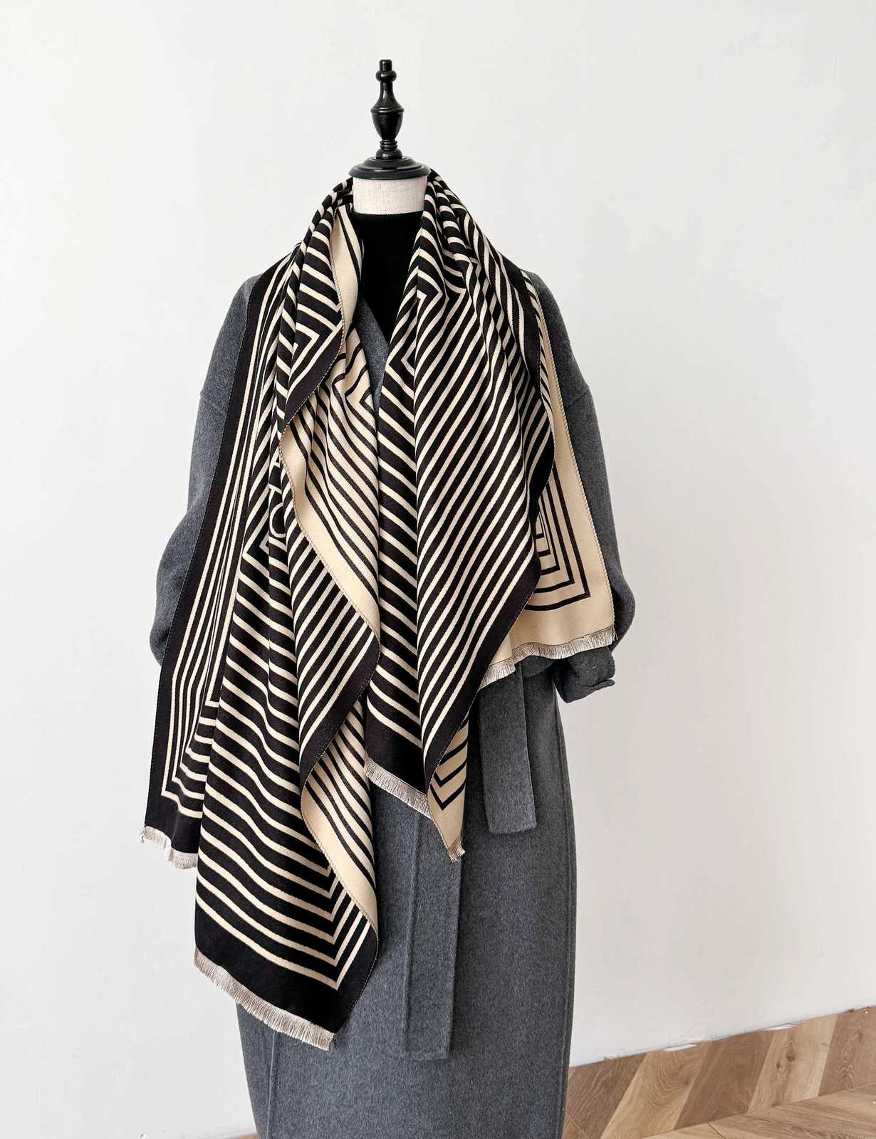 Luxury 2024 Winter Women Cashmere Scarf Thick Warm Pashmina Shawls Wraps Floral Jacquard Lady Blanket Echarpe Bufanda Female New Y251115