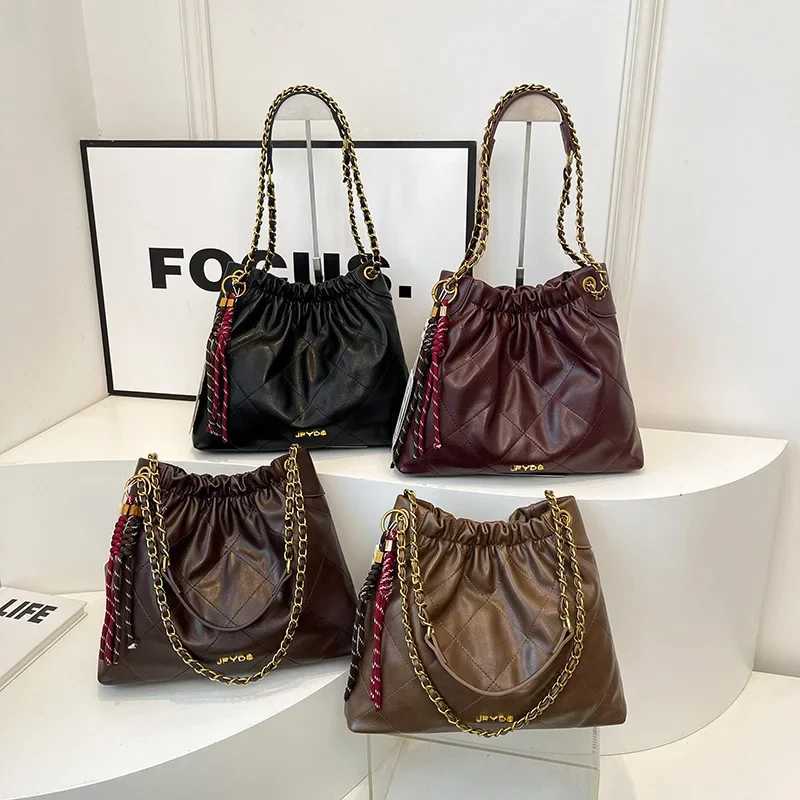 Trendy Large Capacity Womens Shoulder Bag Casual Commuter Work Bag Polyester Fiber Interior Square Shape PU MaterialW251115